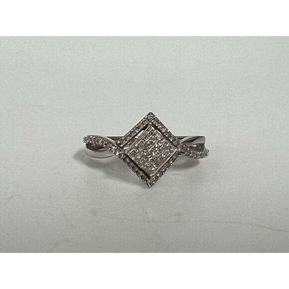Gorgeous 10k White Gold Diamonds Ring 0.25 CT , Size 6 - Picture 7 of 16
